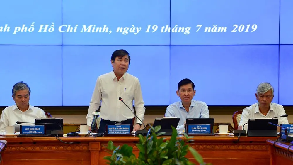 Chủ tịch UBND TPHCM Nguyễn Thành Phong phát biểu tại cuộc họp. Ảnh: VIỆT DŨNG