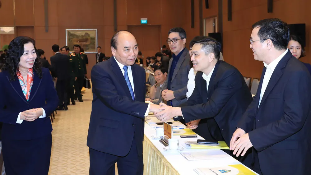 Thủ tướng Nguyễn Xuân Phúc với các đại biểu dự hội nghị tổng kết công tác năm 2019 và triển khai nhiệm vụ 2020 của Ban Chỉ đạo phòng, chống tội phạm của Chính phủ và Ban Chỉ đạo quốc gia về chống buôn lậu, gian lận thương mại và hàng giả. Ảnh: TTXVN