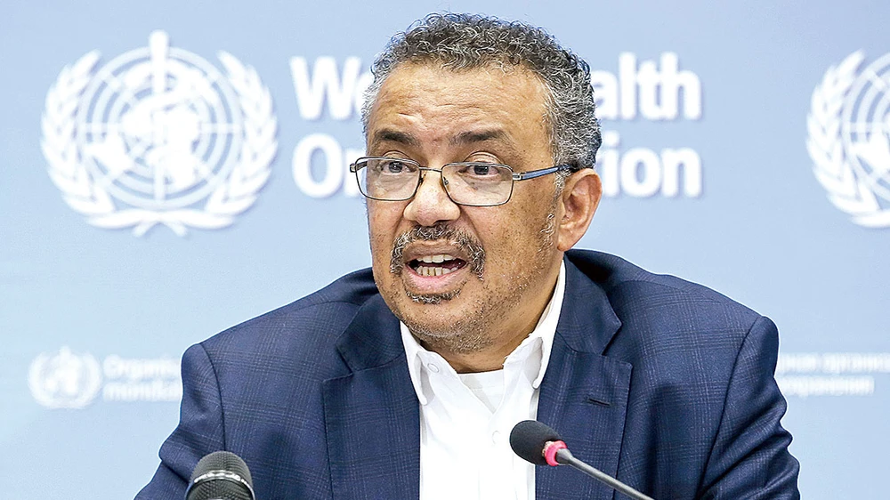 Ông Tedros Adhanom Ghebreyesus, Tổng Giám đốc Tổ chức Y tế thế giới, trong cuộc họp báo về dịch bệnh viêm phổi do virus Corona mới gây ra tại Geneva, Thụy Sĩ. Ảnh: TTXVN