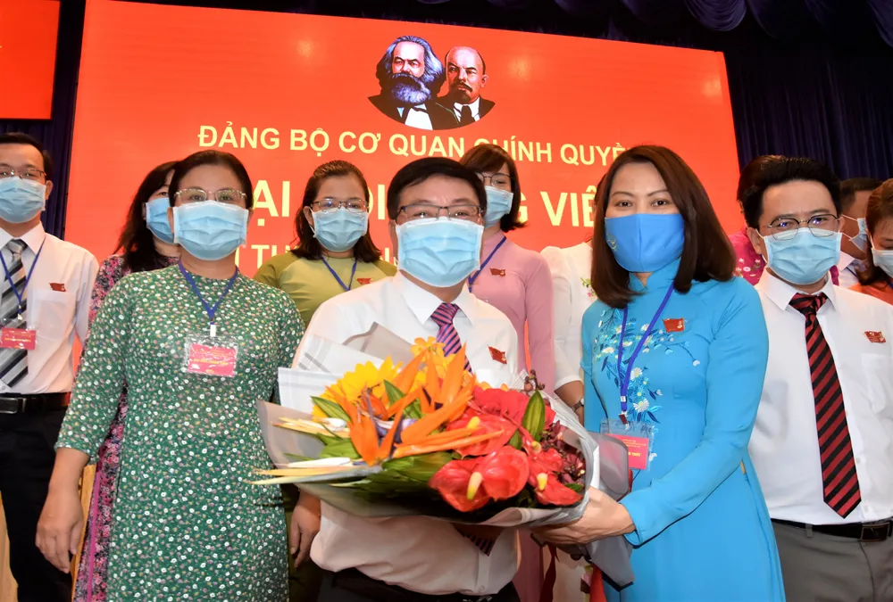 Mỗi đảng viên, công chức nỗ lực hoàn thành tốt nhiệm vụ ảnh 1 Mỗi đảng viên, công chức nỗ lực hoàn thành tốt nhiệm vụ ảnh 1