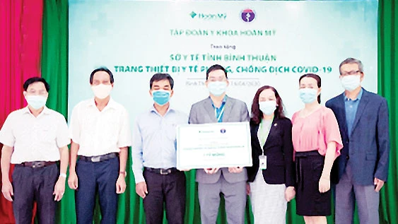 Tập đoàn Y khoa Hoàn Mỹ hỗ trợ tỉnh Bình Thuận phòng chống Covid-19