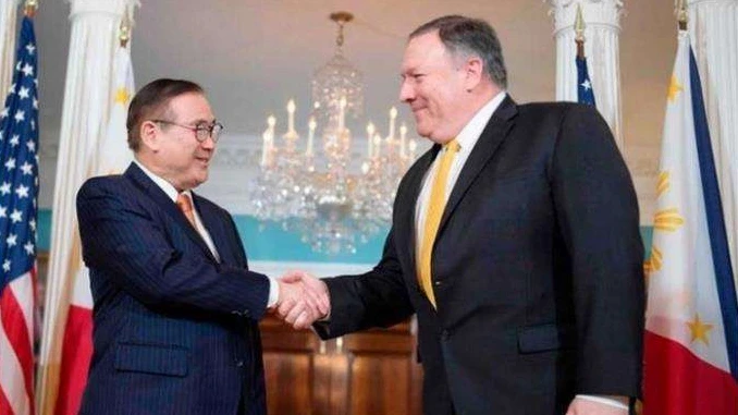 Ngoại trưởng Philippines Teodoro Locsin và người đồng cấp Mỹ Mike Pompeo. Nguồn: Bloomberg