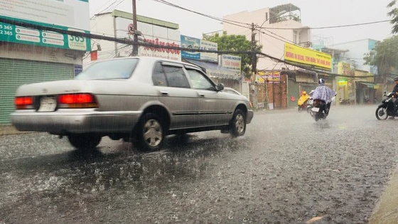 Từ 11-8, TPHCM lại có mưa to