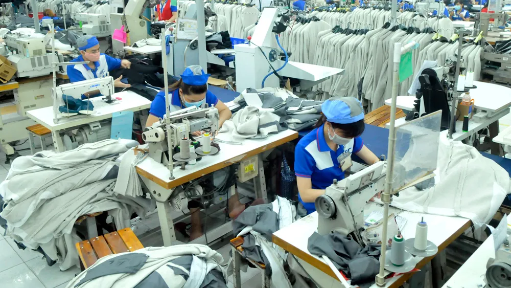 May veston xuất khẩu sang Hoa Kỳ, Nhật Bản, châu Âu tại Tổng Công ty cổ phần May Nhà Bè. Ảnh: CAO THĂNG
