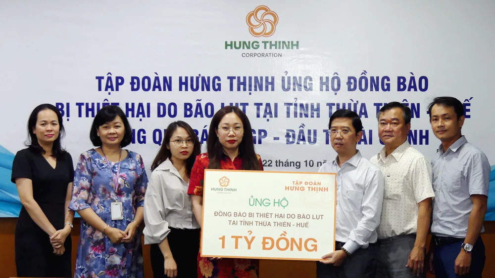 Tập đoàn Hưng Thịnh ủng hộ chương trình "Cùng chia sẻ người dân vùng lũ miền Trung" của báo SGGP 1 tỷ đồng