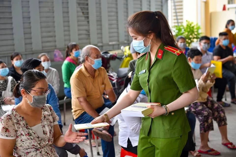 Công an TPHCM triển khai “Góc tuyên truyền pháp luật của tuổi trẻ Công an TPHCM” đến người dân