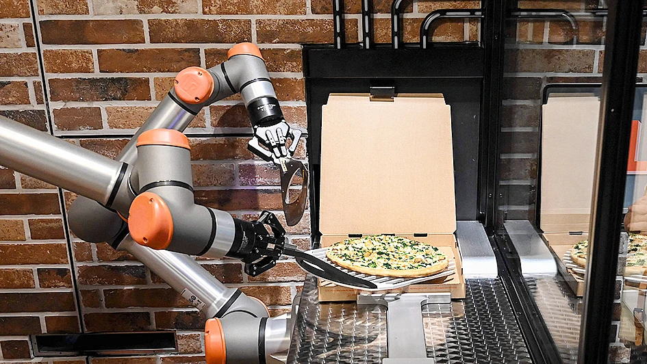 Robot phục vụ pizza