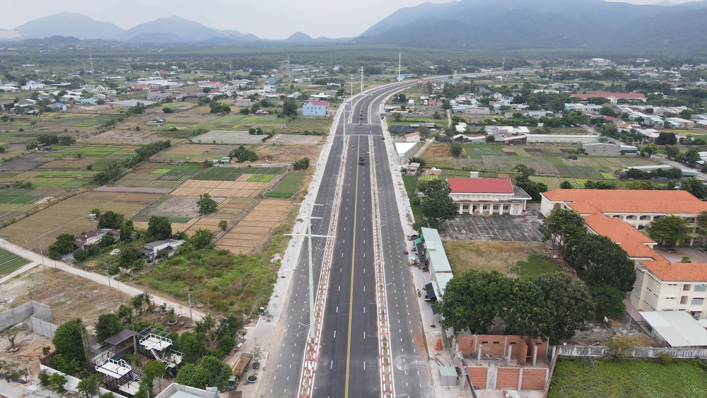 Quốc lộ 56 - tuyến tránh TP Bà Rịa do tỉnh Bà Rịa - Vũng Tàu đầu tư vừa được thông xe