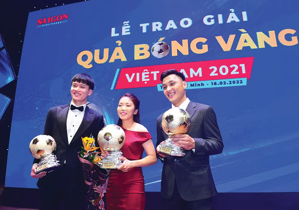 Gala trao giải Quả bóng vàng Việt Nam năm 2021: Đêm của những người chiến thắng ảnh 6