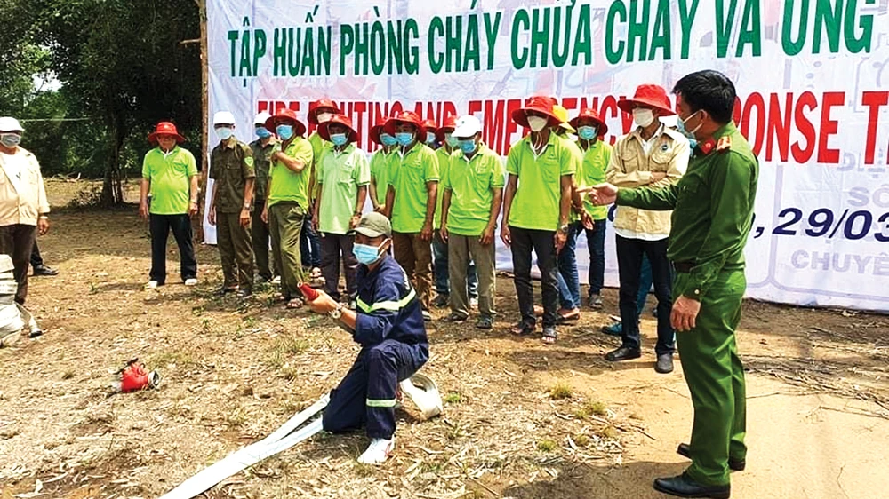 Cảnh sát PCCC và Cứu hộ cứu nạn - Công an tỉnh Long An tập huấn PCCC và ứng cứu sự cố cho lực lượng tại chỗ tại dự án Khu Công nghệ Môi trường xanh (Long An)