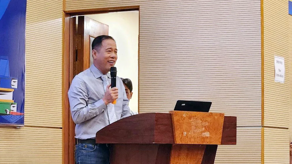 GS. Huỳnh Văn Sơn trăn trở với câu hỏi làm sao giáo viên và học sinh thật sự cảm thấy hạnh phúc GS. Huỳnh Văn Sơn trăn trở với câu hỏi làm sao giáo viên và học sinh thật sự cảm thấy hạnh phúc