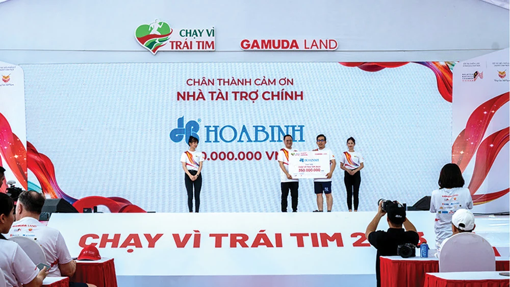 Tập đoàn Xây dựng Hòa Bình 9 năm liên tiếp đồng hành cùng chương trình “Chạy vì trái tim”