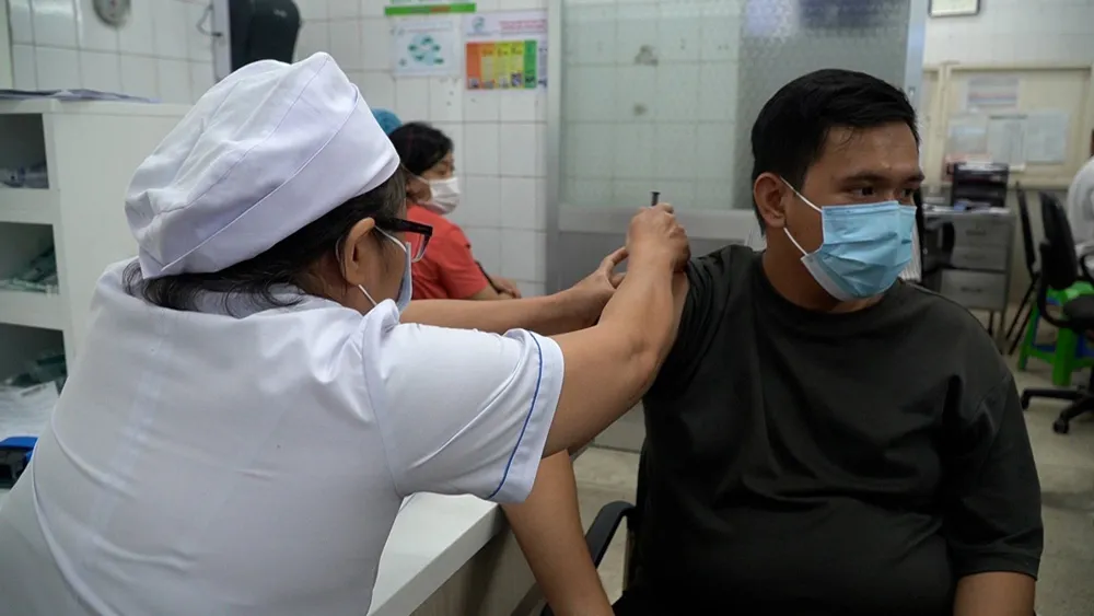 Người dân tiêm vaccine dại tại Bệnh viện Bệnh nhiệt đới TPHCM Người dân tiêm vaccine dại tại Bệnh viện Bệnh nhiệt đới TPHCM