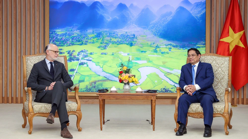 Chiều 13-2, Thủ tướng Phạm Minh Chính đã tiếp ông Édouard Philippe, cựu Thủ tướng Pháp, hiện là Thị trưởng TP Le Havre