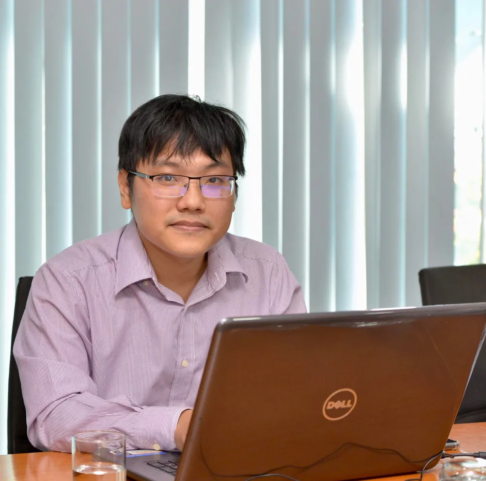 PGS-TS Lê Nguyễn Hoài Nam - Giảng viên Khoa CNTT, Trường ĐH Khoa học Tự nhiên (ĐH Quốc gia TPHCM) tại buổi giao lưu. Ảnh: CAO THĂNG PGS-TS Lê Nguyễn Hoài Nam - Giảng viên Khoa CNTT, Trường ĐH Khoa học Tự nhiên (ĐH Quốc gia TPHCM) tại buổi giao lưu. Ảnh: CAO THĂNG