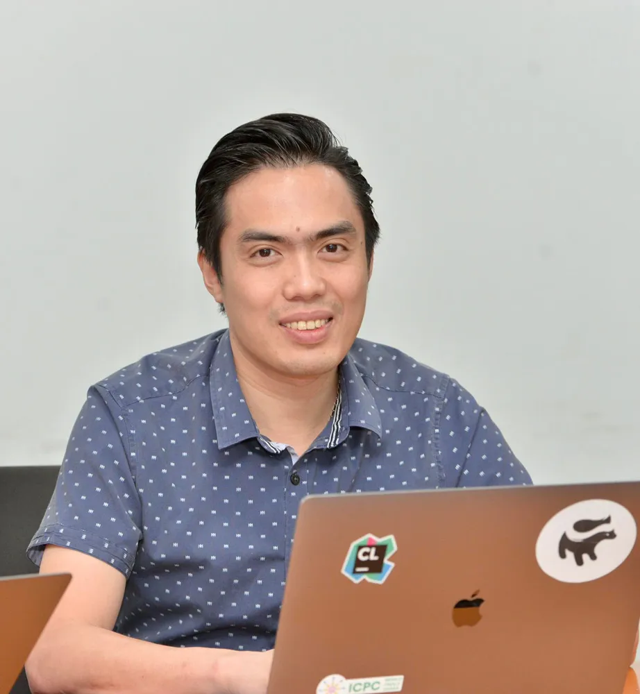 Ông Huy Nguyễn - CEO KardiaChain tại buổi giao lưu. Ảnh: CAO THĂNG Ông Huy Nguyễn - CEO KardiaChain tại buổi giao lưu. Ảnh: CAO THĂNG