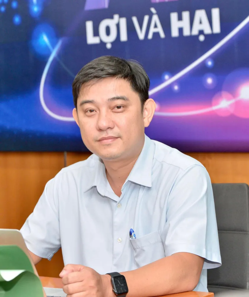 Ông Nguyễn Minh Huấn - Thường trực Chương trình phát triển AI TPHCM tại buổi giao lưu. Ảnh: CAO THĂNG Ông Nguyễn Minh Huấn - Thường trực Chương trình phát triển AI TPHCM tại buổi giao lưu. Ảnh: CAO THĂNG