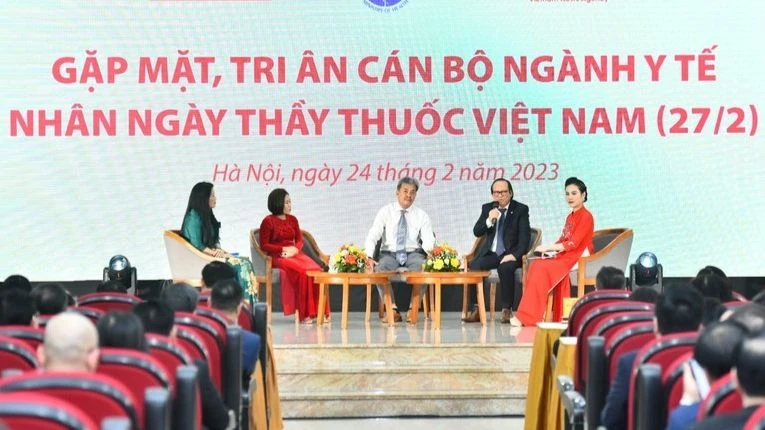Các đại biểu ngành y tế tham gia giao lưu tại buổi gặp mặt tri ân