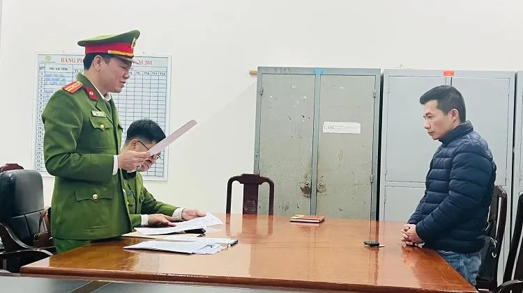 Cơ quan điều tra đọc lệnh bắt Hoàng Trọng Hiếu