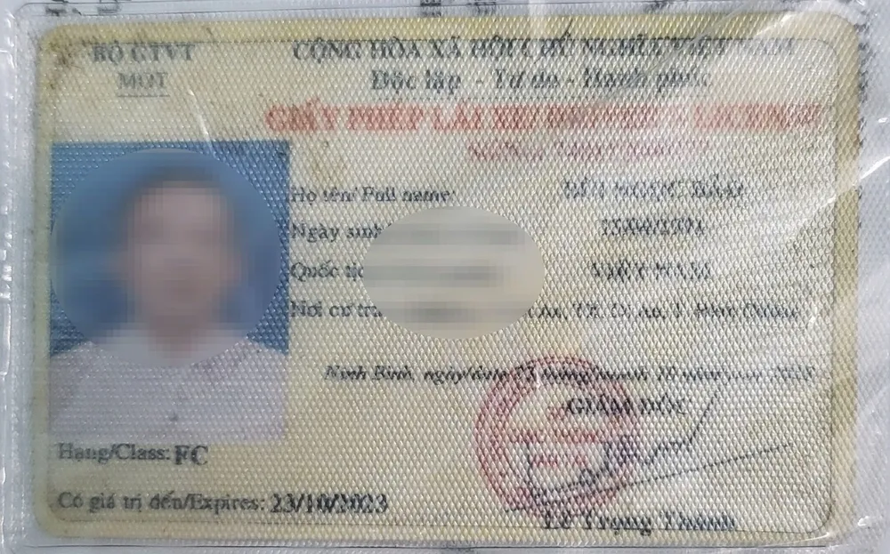 GPLX của tài xế Bùi Ngọc B. bị thu giữ