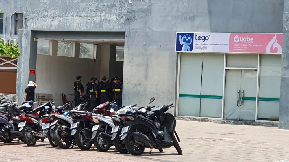 Lực lượng chức năng tại chung cư