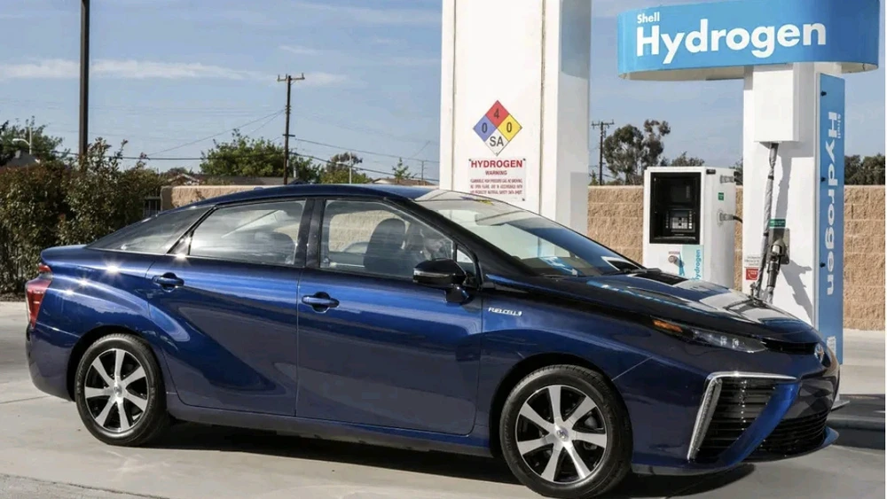 Xe Mirai chạy bằng năng lượng hydro của hãng Toyota