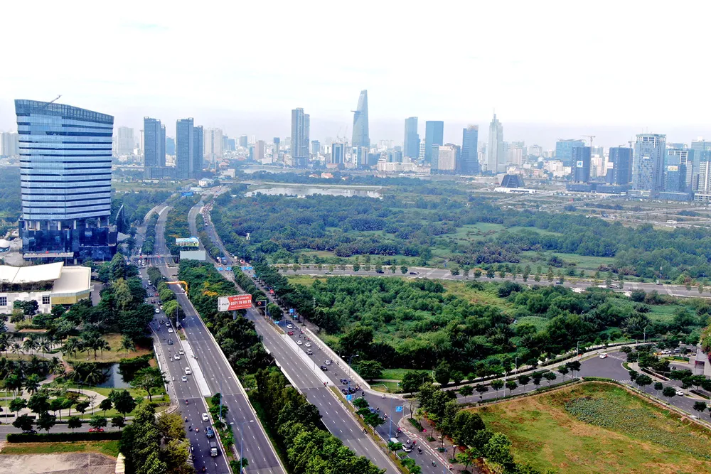 Quỹ đất trong khu đô thị mới Thủ Thiêm (TP Thủ Đức) “chờ” các nhà đầu tư. Ảnh: HOÀNG HÙNG