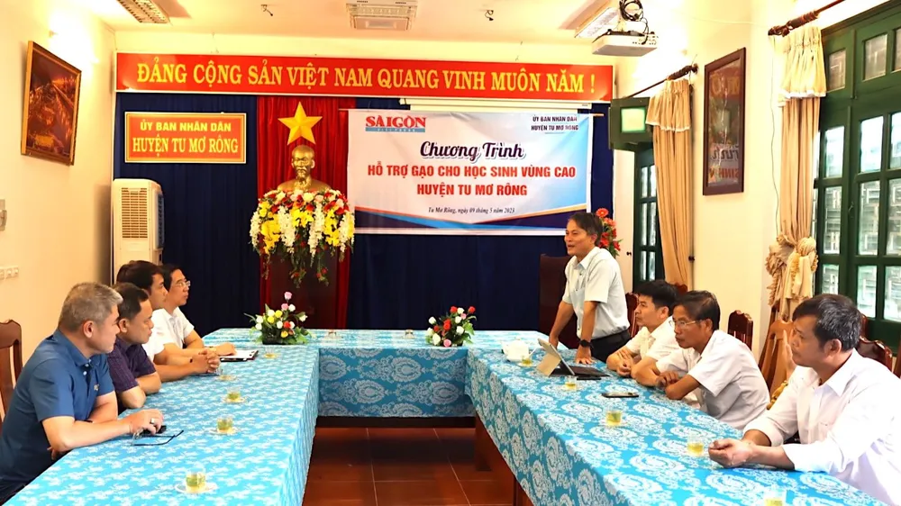 Quang cảnh buổi làm việc