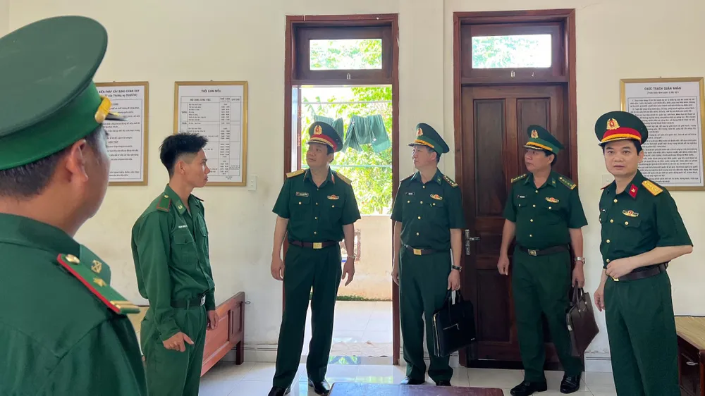 Thiếu tướng Phạm Mạnh Cường cùng Chỉ huy Bộ đội Biên phòng TPHCM kiểm tra thực tế đơn vị Thiếu tướng Phạm Mạnh Cường cùng Chỉ huy Bộ đội Biên phòng TPHCM kiểm tra thực tế đơn vị