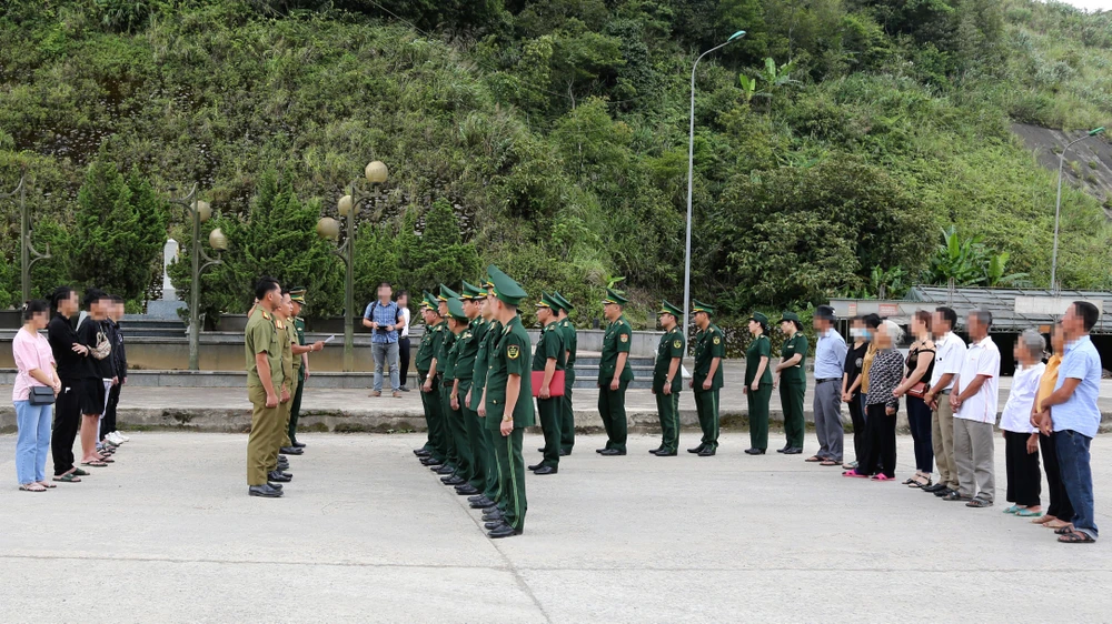 Toàn cảnh buổi tiếp nhận tại Cửa khẩu Quốc tế Cầu Treo