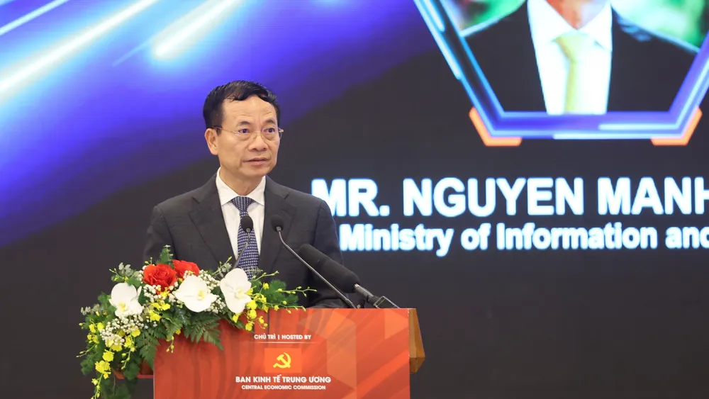 Bộ trưởng Bộ TT-TT Nguyễn Mạnh Hùng phát biểu tại diễn đàn Bộ trưởng Bộ TT-TT Nguyễn Mạnh Hùng phát biểu tại diễn đàn