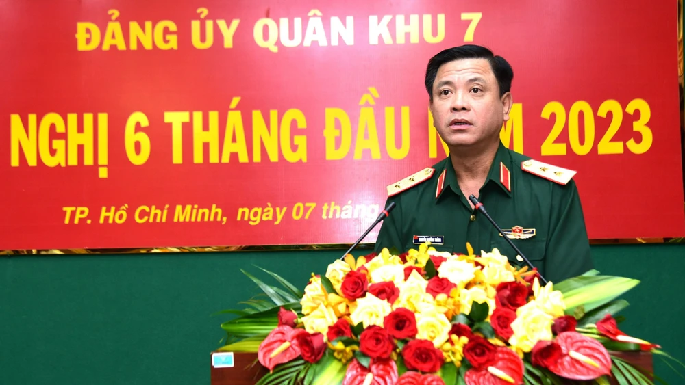 Trung tướng Nguyễn Trường Thắng phát biểu báo cáo tại hội nghị