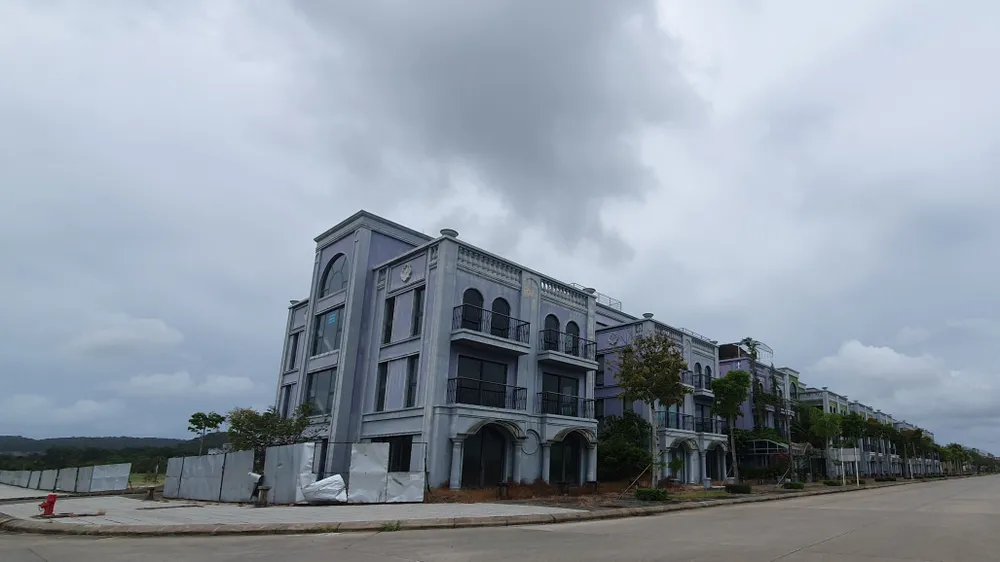 Sau khi xây dựng dãy ngoài cùng, dự án này chưa biết khi nào xây tiếp