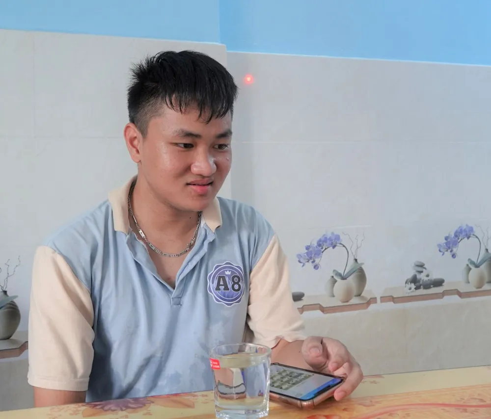 Em Phan Văn Trường chia sẻ. Ảnh: XUÂN QUỲNH Em Phan Văn Trường chia sẻ. Ảnh: XUÂN QUỲNH