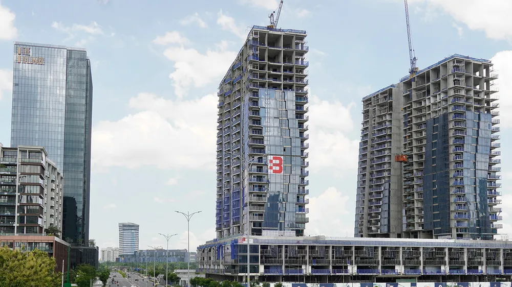 Một dự án bất động sản tại thành phố Thủ Đức (kế bên cầu Ba Son kết nối với quận 1) đang dần hoàn thiện. Ảnh: HOÀNG HÙNG