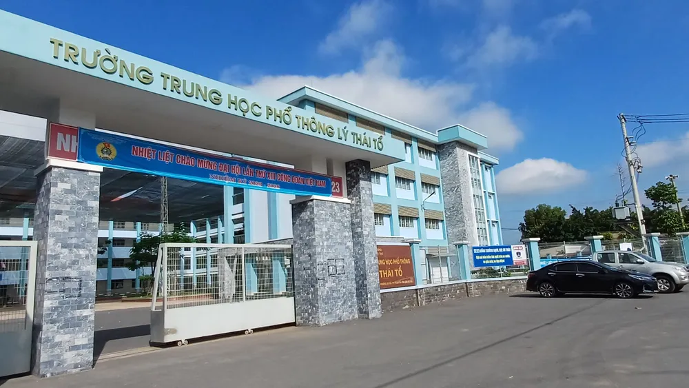 Trường THPT Lý Thái Tổ (TP Thuận An, tỉnh Bình Dương) vừa được đưa vào sử dụng Trường THPT Lý Thái Tổ (TP Thuận An, tỉnh Bình Dương) vừa được đưa vào sử dụng