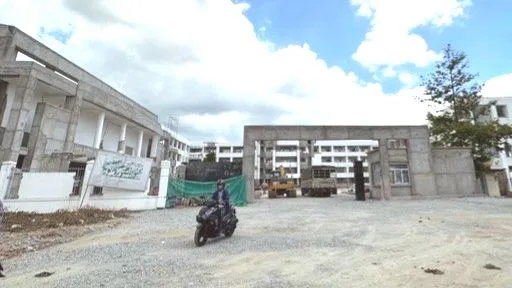 Một trường học đang trong giai đoạn hoàn thành Một trường học đang trong giai đoạn hoàn thành