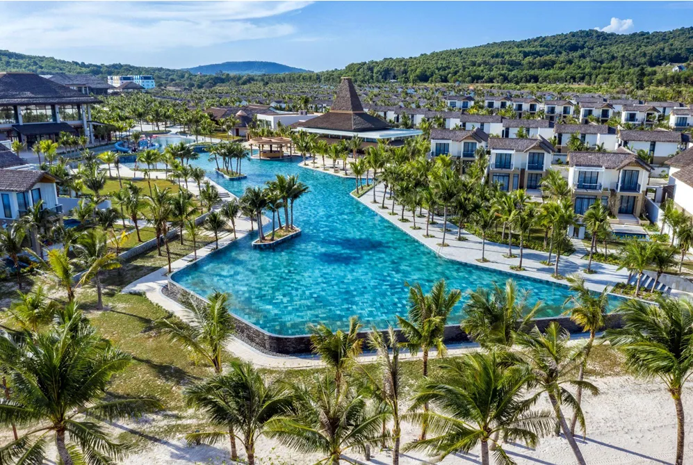 Khu nghỉ dưỡng New World Phu Quoc mang phong cách làng chài, nằm bên Bãi Kem với bờ cát trắng mịn Khu nghỉ dưỡng New World Phu Quoc mang phong cách làng chài, nằm bên Bãi Kem với bờ cát trắng mịn
