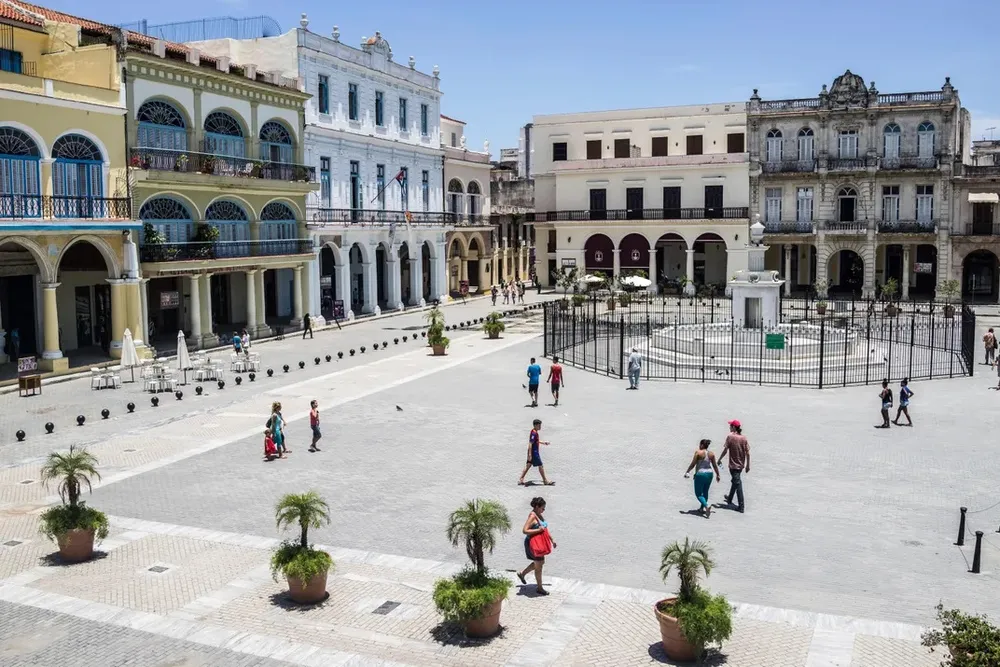 Quảng trường Plaza Vieja, một trong những kiến trúc cổ nhất của La Habana Quảng trường Plaza Vieja, một trong những kiến trúc cổ nhất của La Habana