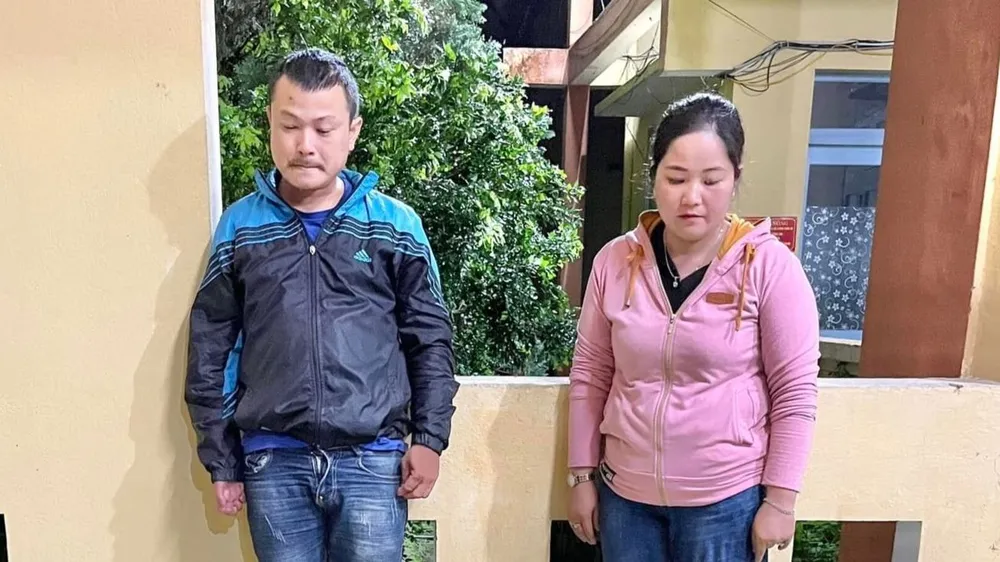 Lưu Phúc Chiến và Võ Thị Thu Hoài tại cơ quan công an Lưu Phúc Chiến và Võ Thị Thu Hoài tại cơ quan công an