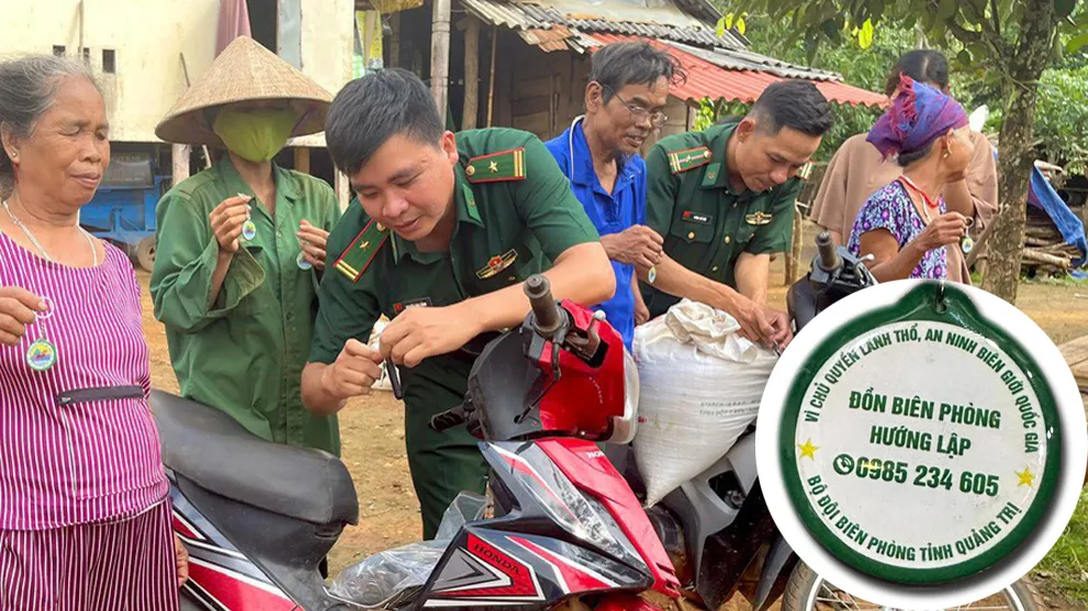 Cán bộ, chiến sĩ Đồn Biên phòng Hướng Lập trao “móc khóa đường dây nóng” đến người tận tay người dân Cán bộ, chiến sĩ Đồn Biên phòng Hướng Lập trao “móc khóa đường dây nóng” đến người tận tay người dân