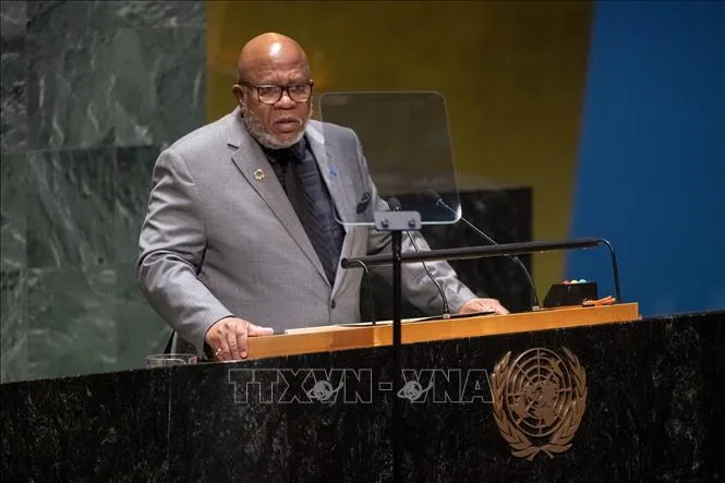 Chủ tịch ĐHĐ LHQ Dennis Francis phát biểu tại Phiên họp đặc biệt khẩn cấp về cuộc xung đột Hamas - Israel, tại New York (Mỹ) ngày 26-10-2023. Ảnh: TTXVN