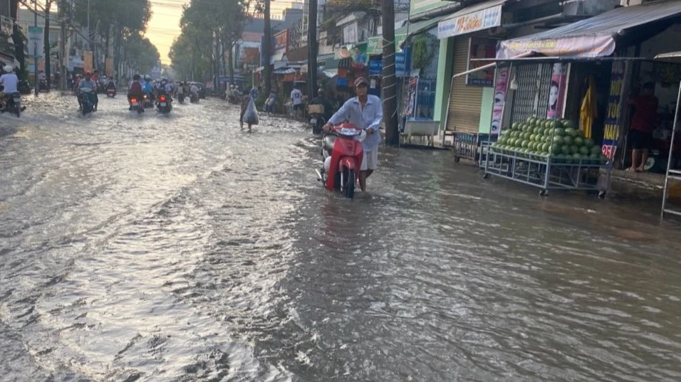 Nhiều tuyến đường ở TP Cần Thơ thường bị ngập khi xuất hiện triều cường