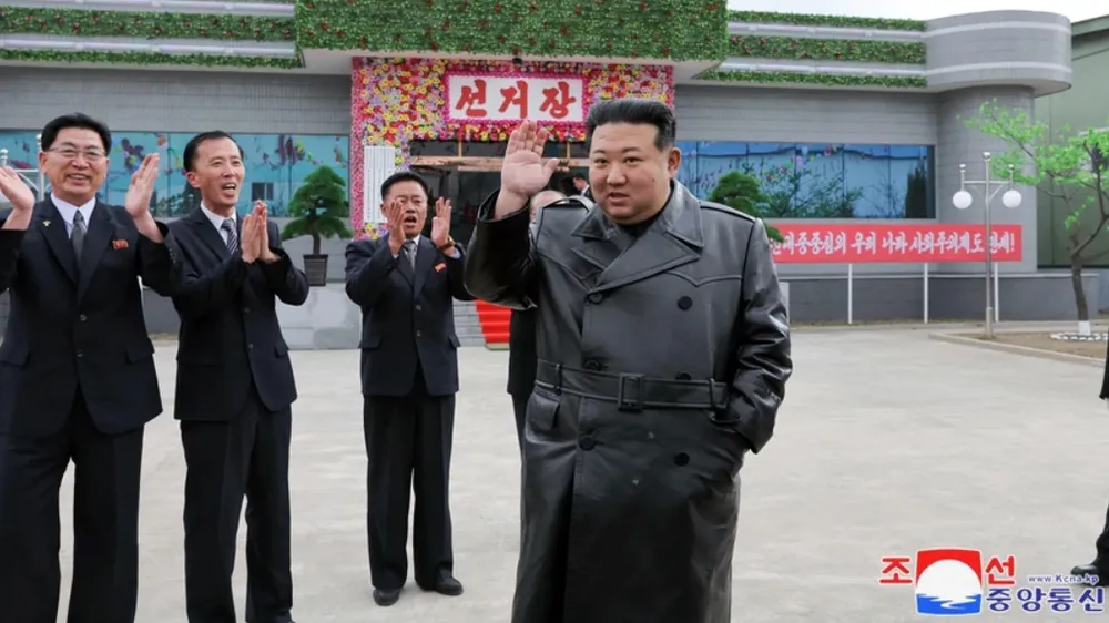 Nhà lãnh đạo Triều Tiên Kim Jong-un tới điểm bỏ phiếu trong cuộc bầu cử địa phương ở tỉnh Nam Hamgyong, ngày 26-11-2023. Ảnh: KCNA/TTXVN Nhà lãnh đạo Triều Tiên Kim Jong-un tới điểm bỏ phiếu trong cuộc bầu cử địa phương ở tỉnh Nam Hamgyong, ngày 26-11-2023. Ảnh: KCNA/TTXVN