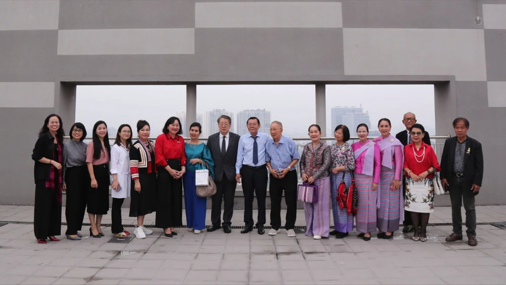 Đoàn Hội Phụ nữ và Hội Nhà báo tỉnh Chiangmai (Thái Lan) tham quan Báo SGGP z6094446908271_2eb75c6fb94bd1f5b689dca0868d98f0.jpg
