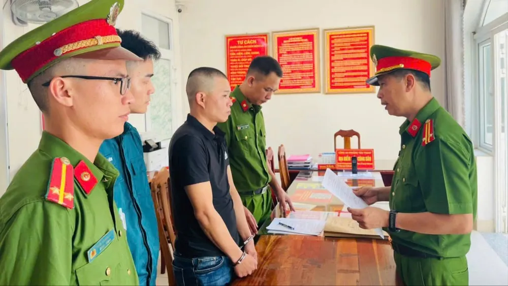 Đối tượng Nguyễn Quốc Đại tại cơ quan công an 14-5-doi-tuong-lam-ve-so-gia-1.jpg