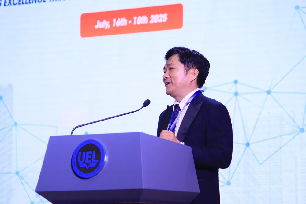 Tiến sĩ Lê Hoành Sử đại diện Đại học Kinh tế - Luật phát biểu tại hội thảo. Ảnh: ANH NGUYỄN Lê Hoành Sử.JPG