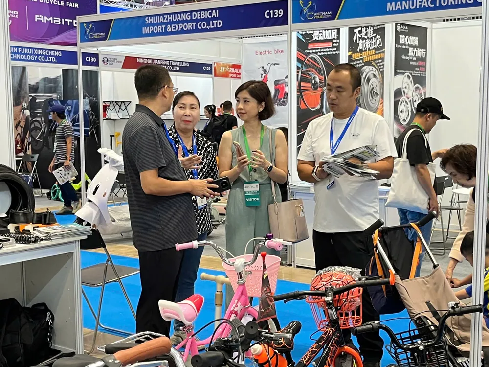 Trải nghiệm, so sánh, tìm hiểu xu hướng luyện tập thể thao hiện đại. Ảnh: ĐĂNG PHÚC