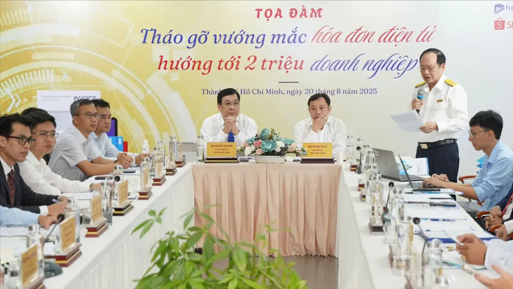 Tọa đàm có sự tham gia của lãnh đạo Sở Tài chính, Thuế TPHCM và các chuyên gia, doanh nghiệp, tiểu thương e2caa91c13ff9ba1c2ee.jpg