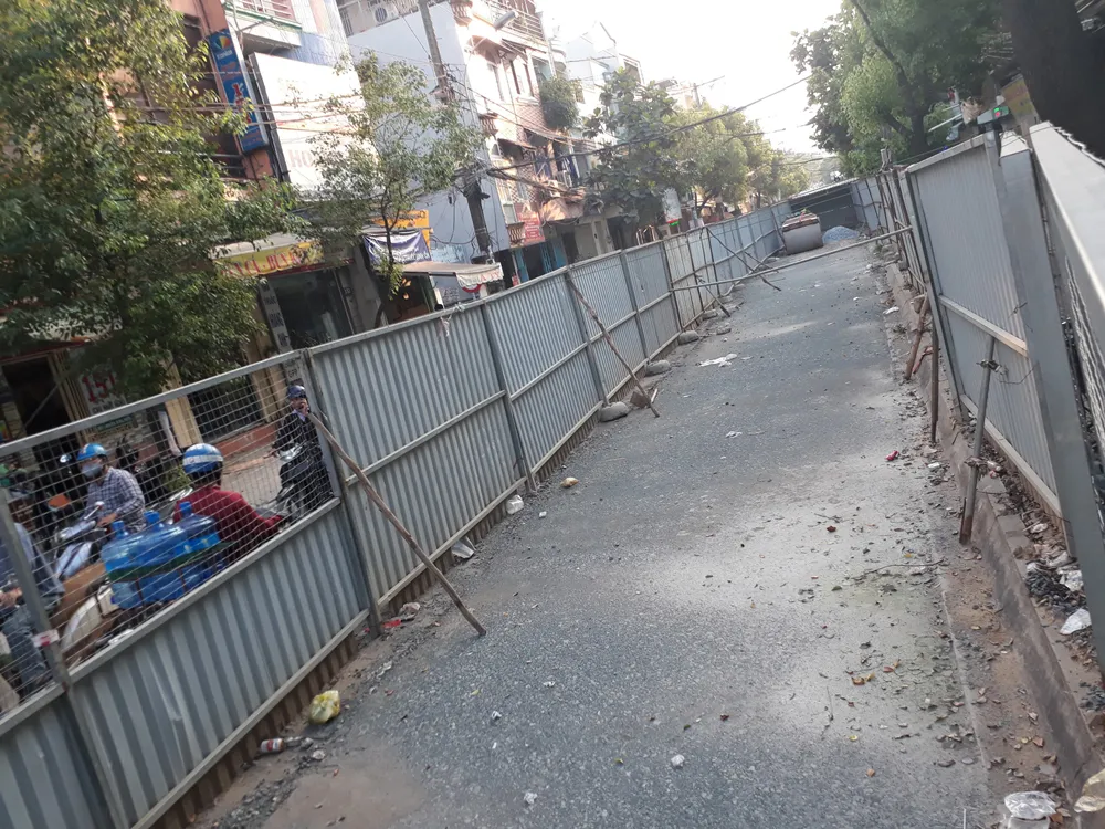 Quá hạn 6 tuần vẫn chưa tháo lô cốt ảnh 1